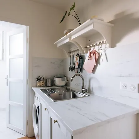 Peaceful & Artistic 1bd - Picpus Paris! * Parijs